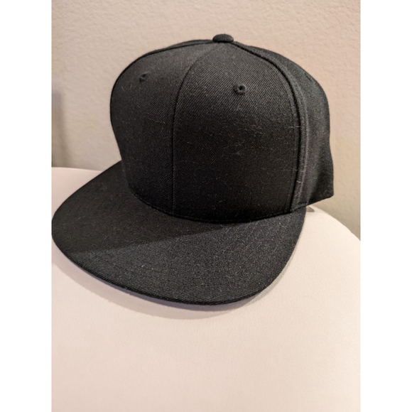 Brandless black snapback with green underbill new without tags - Picture 5 of 5